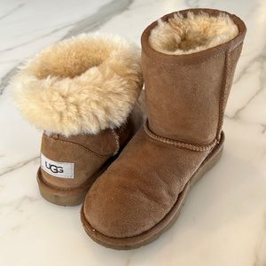 UGG chestnut classic short boots